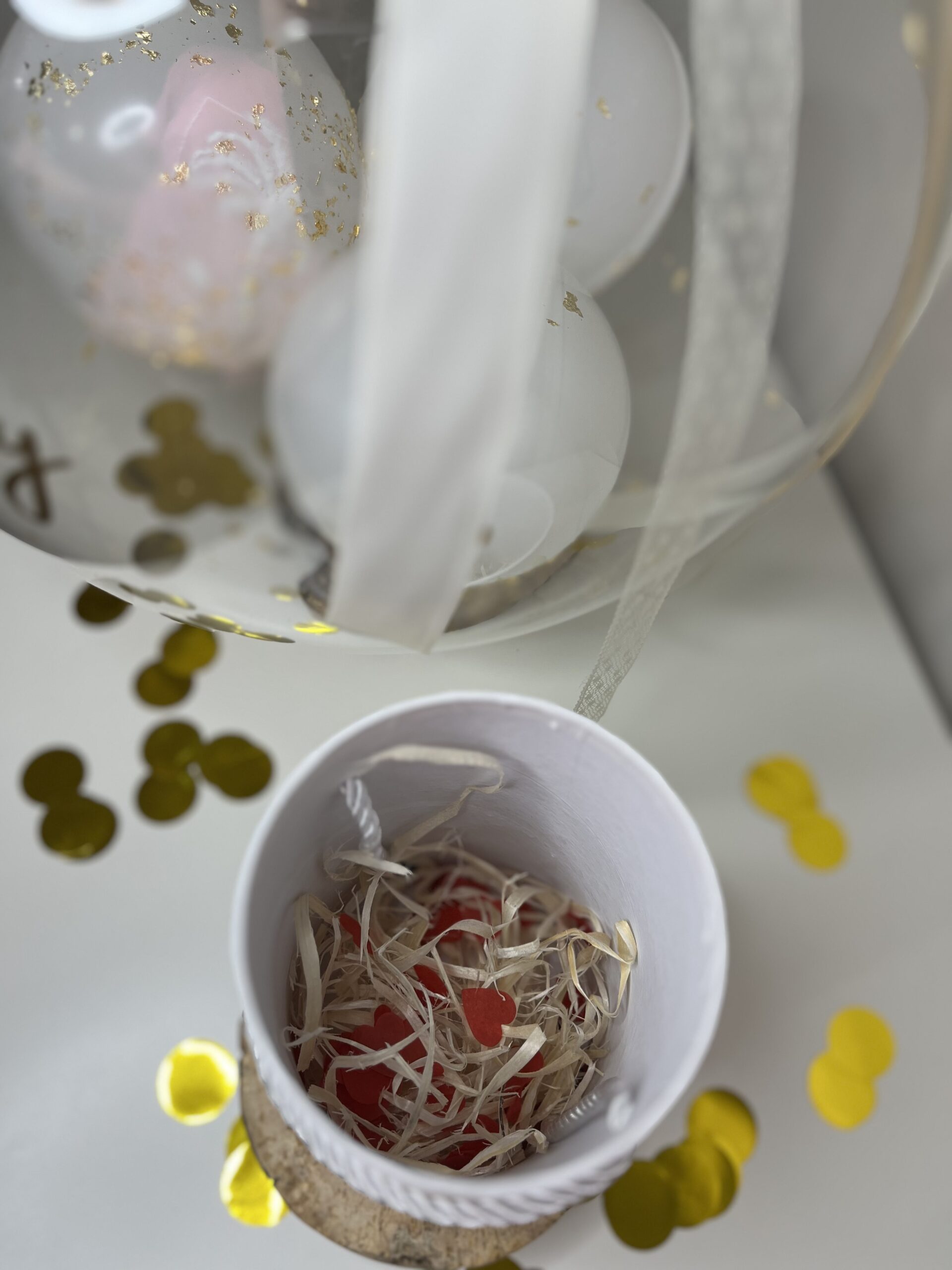 biały box otwierany